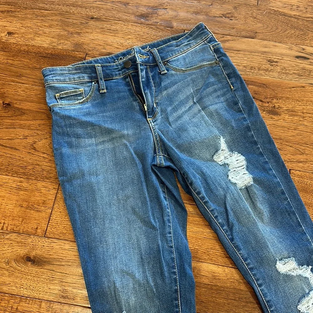 Like New Women’s Universal Thread Jeans - Picture 2 of 7